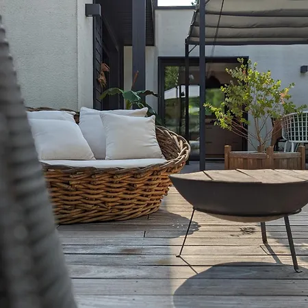 Holiday home Maison Architecte, Parc Arbore & Bbq, 10 Min Du Circuit