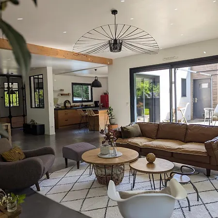 Holiday home Maison Architecte, Parc Arbore & Bbq, 10 Min Du Circuit *